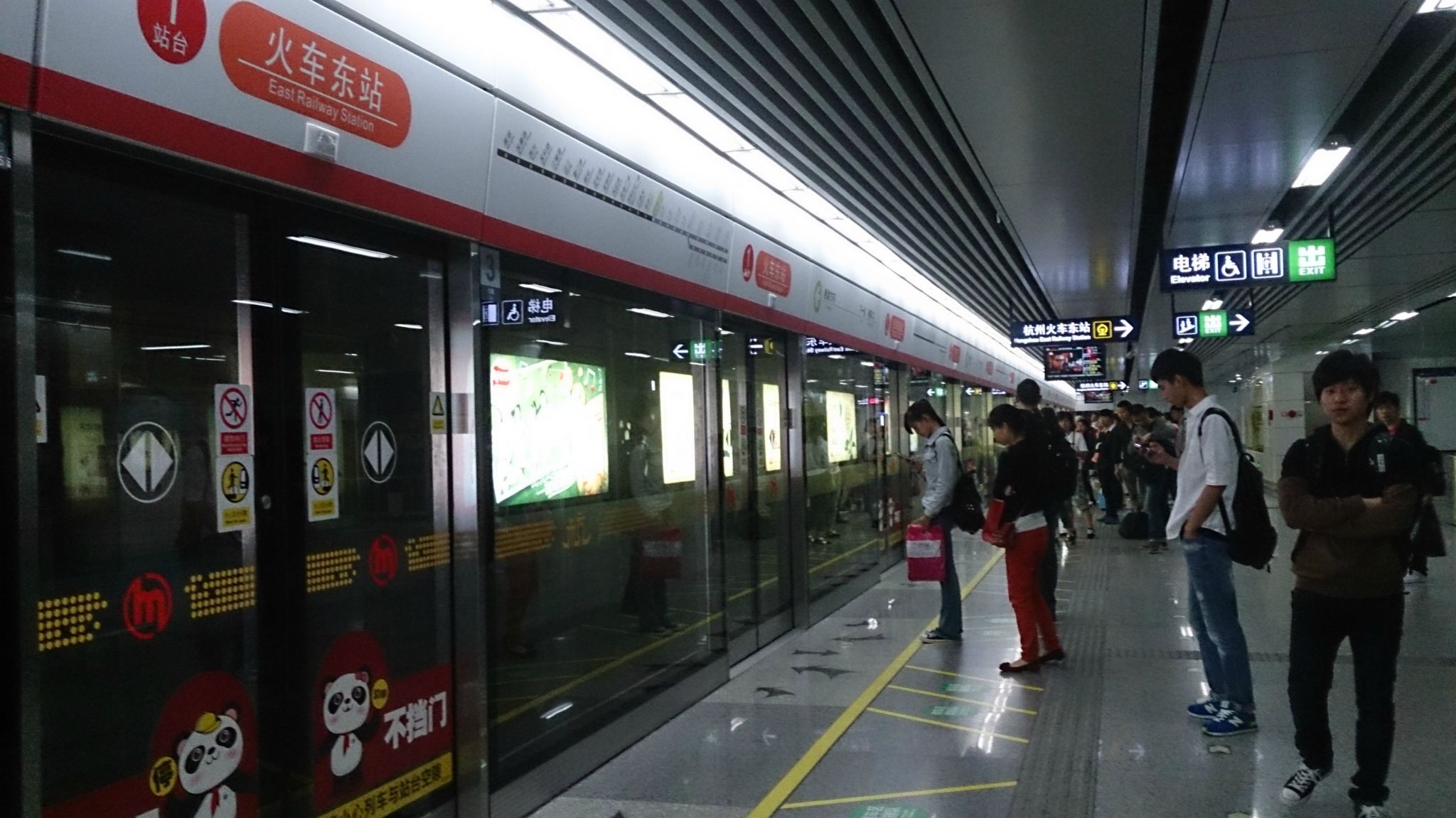 地鐵公交等公共場合空氣污染突出，市民盼望杭州室內(nèi)空氣檢測機構(gòu)進行檢測