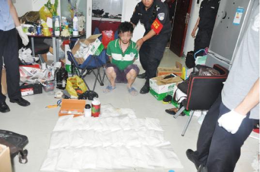 廚房水管破裂傳出刺鼻性氣味，原以為是鄰居家甲醛超標，沒想到是“絕命毒師”