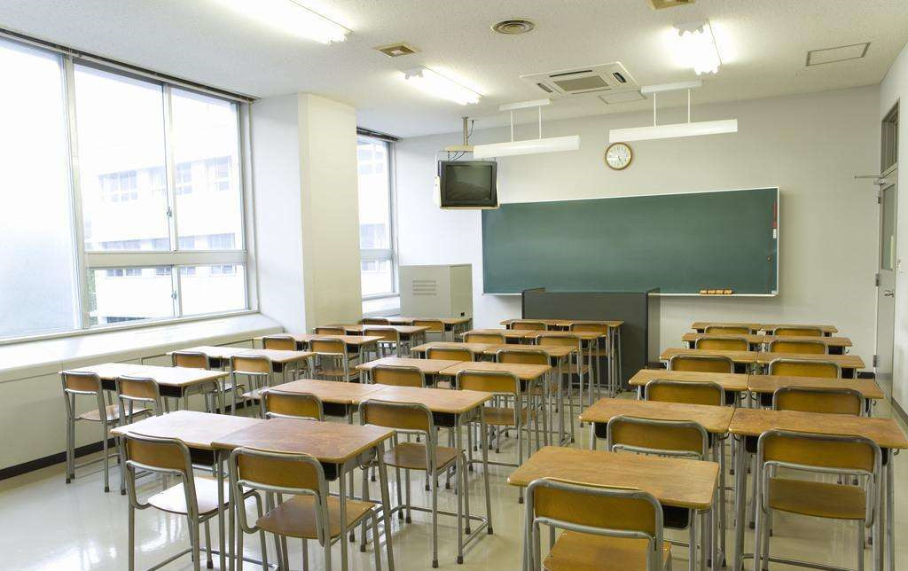 校舍裝修完買了400盆綠蘿凈化空氣，還有孩子開學(xué)***天就熏暈了！