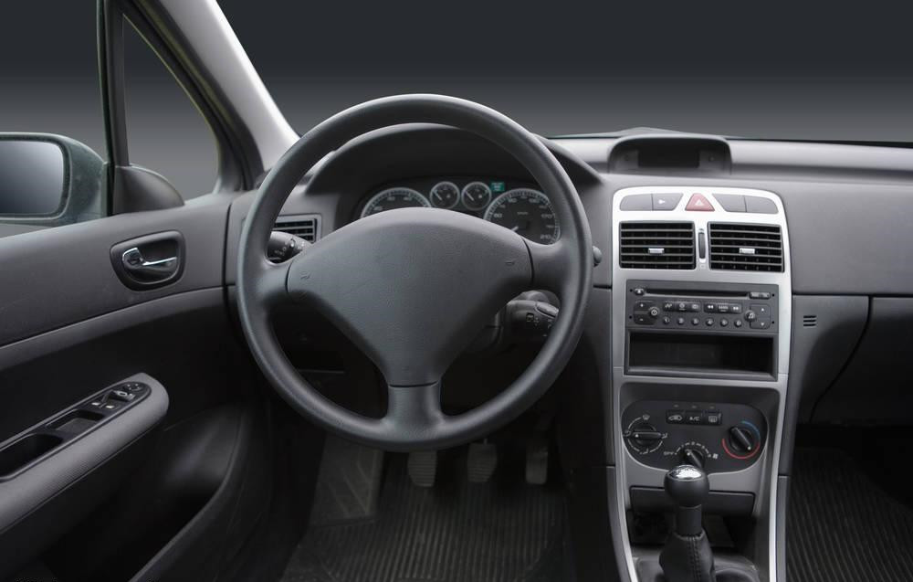 未經(jīng)過甲醛治理的新車，老人兒童不宜乘坐