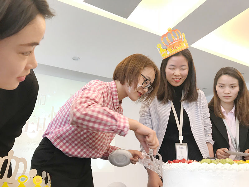 【4月生日會】業(yè)務(wù)很硬核，而我們只是甜美小公舉