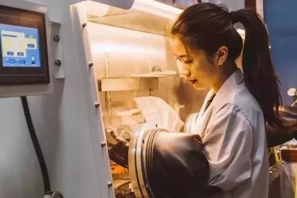 青春是用來奮斗的，除甲醛的青春最美麗！